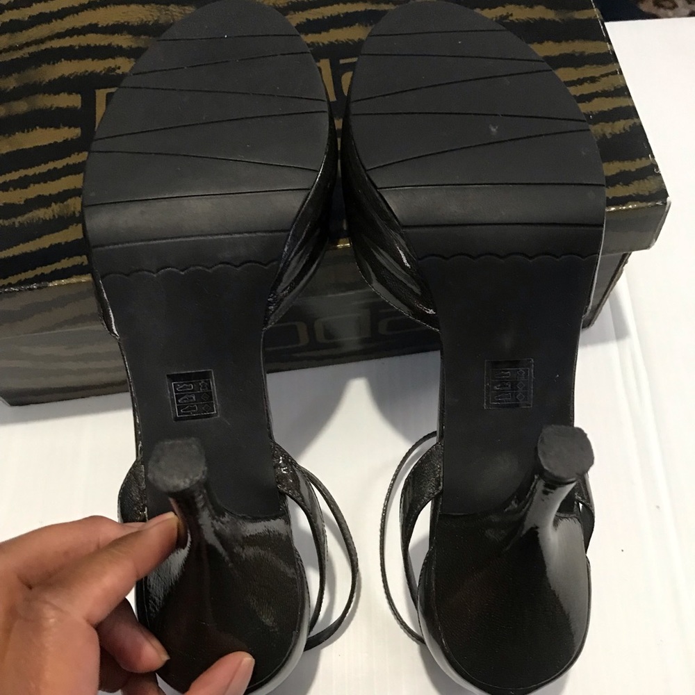Moda Spana Desert Patent Leather Ankle Strap Heels - Picture 10 of 10